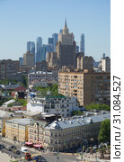 Летний вид на центр города со смотровой площадки храма Христа Спасителя. Москва, Россия (2019 год). Редакционное фото, фотограф Елена Коромыслова / Фотобанк Лори