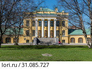 Санкт-Петербург, усадьба Кирьяново (2019 год). Редакционное фото, фотограф glokaya_kuzdra / Фотобанк Лори