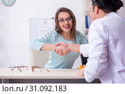 Young woman visiting male doctor oculist. Стоковое фото, фотограф Elnur / Фотобанк Лори