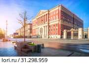 Москва. Мэрия на Тверской. City Hall building on Tverskaya Street (2019 год). Стоковое фото, фотограф Baturina Yuliya / Фотобанк Лори