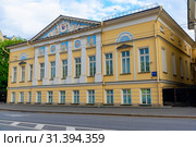 Усадьба князей Куракиных на Новой Басманной улице, 4 корпус 6, Москва (2019 год). Стоковое фото, фотограф Александр Щепин / Фотобанк Лори