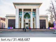 Павильон № 14 "Азербайджан" ("Азербайджанская ССР", "Вычислительная техника") на ВДНХ (2019 год). Редакционное фото, фотограф Алёшина Оксана / Фотобанк Лори