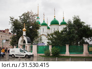 Храм Троицы Живоначальной в Листах. Москва, улица Сретенка (2019 год). Редакционное фото, фотограф Victoria Demidova / Фотобанк Лори