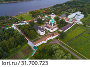 Вид на Свято-Введенскийо Толгский монастырь июльским днем (аэрофотосъемка). Ярославль,Золотое кольцо России (2019 год). Стоковое фото, фотограф Виктор Карасев / Фотобанк Лори