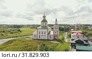 A village landscape - church architecture - Suzdal, Russia. Стоковое видео, видеограф Константин Шишкин / Фотобанк Лори