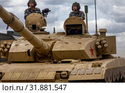 Танк Type 96B (ZTZ-96B) команды армии Китая во время подготовки к международным соревнованиям "Танковый биатлон-2019" на военном полигоне "Алабино", Россия. Редакционное фото, фотограф Николай Винокуров / Фотобанк Лори