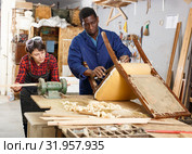 Restorers working with wooden furniture. Стоковое фото, фотограф Яков Филимонов / Фотобанк Лори
