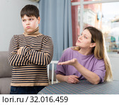 Mother and offended son arguing in domestic interior. Стоковое фото, фотограф Яков Филимонов / Фотобанк Лори