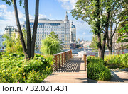Гостиница "Балчуг" в Москве. Hotel Baltschug in Moscow (2019 год). Стоковое фото, фотограф Baturina Yuliya / Фотобанк Лори