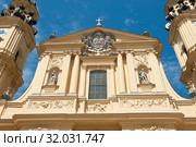 Театинеркирхе (Theatinerkirche) - католическая церковь Святого Каетана (фрагмент здания). Мюнхен. Бавария. Германия (2019 год). Стоковое фото, фотограф E. O. / Фотобанк Лори