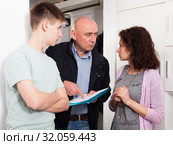 Householder demanding woman with son to pay arrears. Стоковое фото, фотограф Яков Филимонов / Фотобанк Лори