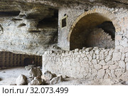 Каменные арки — хранилища для шампанского в винотеке Голицына. Грот Шаляпина в наши дни (2019 год). Стоковое фото, фотограф Наталья Гармашева / Фотобанк Лори