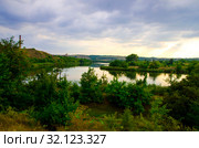 Водный пейзаж в облачную погоду летним днем (2019 год). Стоковое фото, фотограф Игорь Кутателадзе / Фотобанк Лори