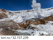 Кратер Мутновского вулкана на Камчатке. Стоковое фото, фотограф Сергей Краснощеков / Фотобанк Лори