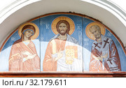Фрески на воротах в Николо-Медведский монастырь. Новая Ладога. Ленинградская область (2019 год). Стоковое фото, фотограф Сергей Афанасьев / Фотобанк Лори