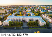 Вид сверху на центр города Петрозаводска. Петрозаводский государственный университет. Рассветное время. Редакционное фото, фотограф Сергей Цепек / Фотобанк Лори