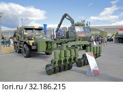 Защищенный автомобиль КАМАЗ-5350 "Патруль" с минным тралом на Международном военно-техническом форуме "Армия-2018". Кубинка, военно-патриотический парк "Патриот" Редакционное фото, фотограф Игорь Долгов / Фотобанк Лори