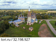 Старинные церкви села Парское в сентябрьском пейзаже (аэросъемка). Ивановская область, Россия (2019 год). Стоковое фото, фотограф Виктор Карасев / Фотобанк Лори