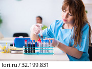 Blood transfusion in hospital clinic. Стоковое фото, фотограф Elnur / Фотобанк Лори