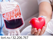 Patient getting blood transfusion in hospital clinic. Стоковое фото, фотограф Elnur / Фотобанк Лори