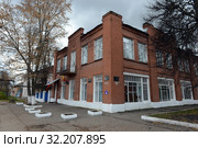 Ряжский краеведческий музей, бывший дом купца Дмитрия Петрова.Город Ряжск. Рязанская область (2017 год). Редакционное фото, фотограф Free Wind / Фотобанк Лори