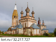 Старинная церковь Усекновения главы Иоанна Предтечи пасмурным сентябрьским днем. Парское, Ивановская область. Россия (2019 год). Стоковое фото, фотограф Виктор Карасев / Фотобанк Лори