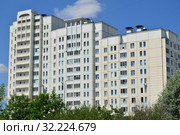 Четырнадцатиэтажный пятиподъездный панельный жилой дом серии ГМС-1. Построен в 2007 году. Остафьевская улица, 8. Район Южное Бутово. Город Москва (2015 год). Стоковое фото, фотограф lana1501 / Фотобанк Лори