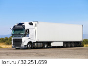 Volvo FH (2019 год). Редакционное фото, фотограф Art Konovalov / Фотобанк Лори