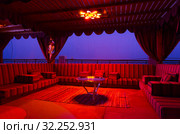 Территория отеля Hilton Sharm Waterfalls Resort 5* в районе Хадаба, вечерний вид, Шарм-эль-Шейх, Египет (2019 год). Редакционное фото, фотограф Ольга Коцюба / Фотобанк Лори