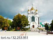 Храм Христа Спасителя. Осенний день. Площадь Победы. Калининград. Россия (2019 год). Редакционное фото, фотограф E. O. / Фотобанк Лори