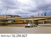 Лондонский мост (London Bridge).  Лондон. Великобритания (2019 год). Редакционное фото, фотограф Сергей Афанасьев / Фотобанк Лори