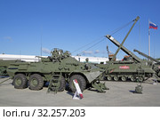 Международный военно-технический форум "Армия-2018". Бронированная ремонтно-эвакуационная машина БРЭМ-К на базе БТР-80. Редакционное фото, фотограф Игорь Долгов / Фотобанк Лори