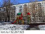 Восьмиэтажный шестиподъездный кирпичный жилой дом. Построен по индивидуальному проекту в 1962 году. Улица Алабяна, 3, корпус 3. Район Сокол. Город Москва (2015 год). Стоковое фото, фотограф lana1501 / Фотобанк Лори
