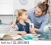 Mother checks school lessons daughters. Стоковое фото, фотограф Яков Филимонов / Фотобанк Лори