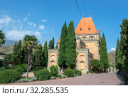 Дворец княгини Гагариной. Посёлок Утёс. Крым, Россия (2019 год). Стоковое фото, фотограф Геннадий Соловьев / Фотобанк Лори