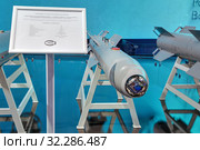 Международный авиационно-космический салон МАКС-2019. Стенд корпорации "Тактическое ракетное вооружение". Корректируемая авиационная бомба с лазерной головкой самонаведения КАБ-250ЛГ-Э. Редакционное фото, фотограф Игорь Долгов / Фотобанк Лори