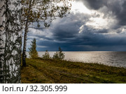 Прогулка по берегу реки. Стоковое фото, фотограф Меркулова Наталья Геннадьевна / Фотобанк Лори