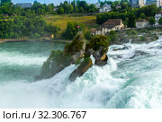 Neuhausen am Rheinfall, Switzerland - 06 August 2019. Waterfall on the river Rhine in the city Neuhausen am Rheinfall, Schaffhausen in northern Switzerland. Редакционное фото, фотограф Григорий Стоякин / Фотобанк Лори