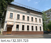Москва, историческое здание по адресу: Гороховский переулок, дом 7 — особняк А. Б. Клеопиной (1905, архитектор Т. Я. Бардт). (2019 год). Стоковое фото, фотограф Овчинникова Ирина / Фотобанк Лори