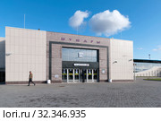 Вестибюль станции метро "Шушары". Санкт-Петербург (2019 год). Редакционное фото, фотограф Румянцева Наталия / Фотобанк Лори