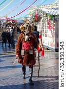 Фестиваль "Московская Масленица 2019". Ряженый на праздновании Масленицы на Манежной площади в Москве, Россия. Редакционное фото, фотограф Елена Коромыслова / Фотобанк Лори