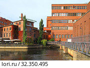 Name Kehrasaari (Spindle Island) comes from wool-spinning factory whose buildings this shopping and business centre now occupies. Tampere, Finland (2019 год). Редакционное фото, фотограф Валерия Попова / Фотобанк Лори