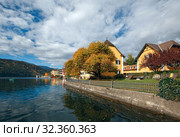 Коммуна Милльштатт-ам-Зе (Millstatt am See) на берегу озера Mилльштеттер осенью. Альпы, Каринтия, Австрия. Стоковое фото, фотограф Bala-Kate / Фотобанк Лори