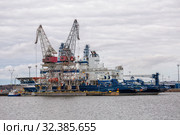 Two modern Finnish icebreakers Nordika and Fennica moored in the port of Kotka, awaiting winter (2019 год). Редакционное фото, фотограф Юлия Бабкина / Фотобанк Лори