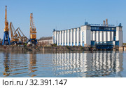 Repair dock of the Rousse Shipyard (2014 год). Редакционное фото, фотограф EugeneSergeev / Фотобанк Лори