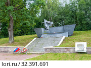 Мартышкинский мемориал (Мемориал "Мартышкино"). Ораниенбаумское шоссе. Ломоносов. Санкт-Петербург (2019 год). Редакционное фото, фотограф Румянцева Наталия / Фотобанк Лори