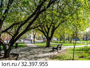 Москва, сквер на Люсиновской улице после ремонта и реконструкции (2019 год). Стоковое фото, фотограф glokaya_kuzdra / Фотобанк Лори