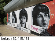 Граффити "The Beatles". Сочи, улица Несербская 1А (2019 год). Редакционное фото, фотограф Илюхина Наталья / Фотобанк Лори
