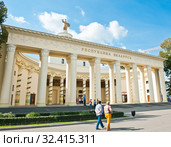 Павильон № 18 «Республика Беларусь» на ВДНХ. Москва. Россия (2019 год). Редакционное фото, фотограф E. O. / Фотобанк Лори
