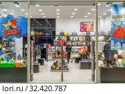Russia, Samara, May 2016: Paolo Conte store selling fashion shoes in a modern shopping center. Text in Russian: access to the summer. Редакционное фото, фотограф Акиньшин Владимир / Фотобанк Лори